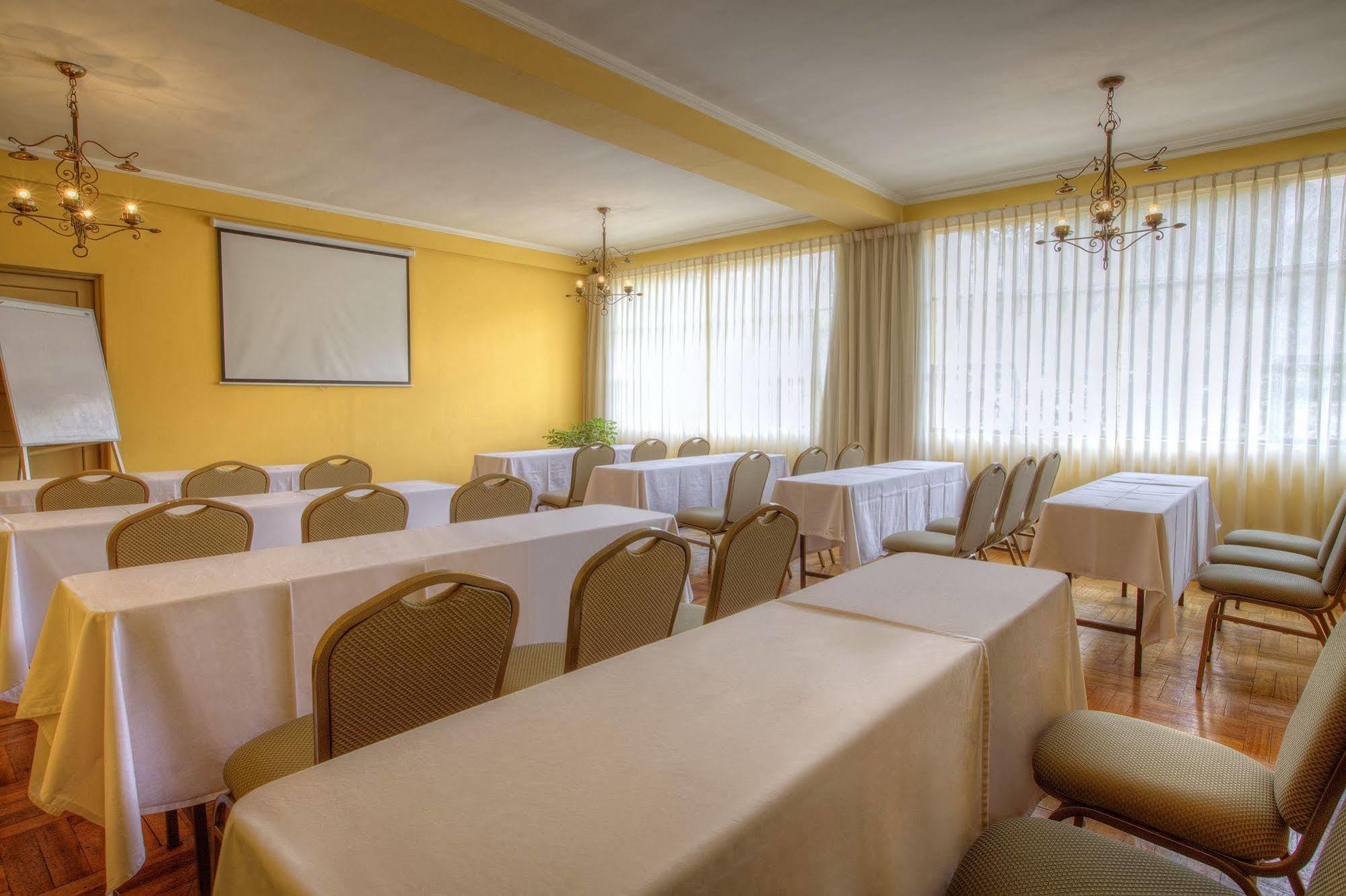 Lp Los Portales Hotel Tarma Extérieur photo